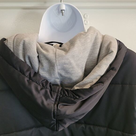 Fabletics black puffer puffin hooded jacket - Picture 6 of 7